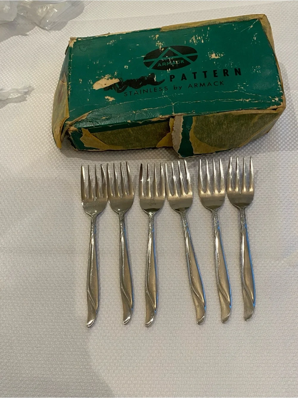 Vintage Elegant Stainless Steel Flatware Set in Silver - Full Service 30 piece